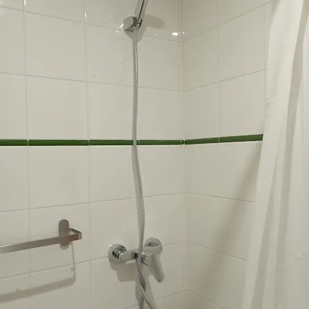 Con Bano Propio Y Zonas Compartidas Apartment *